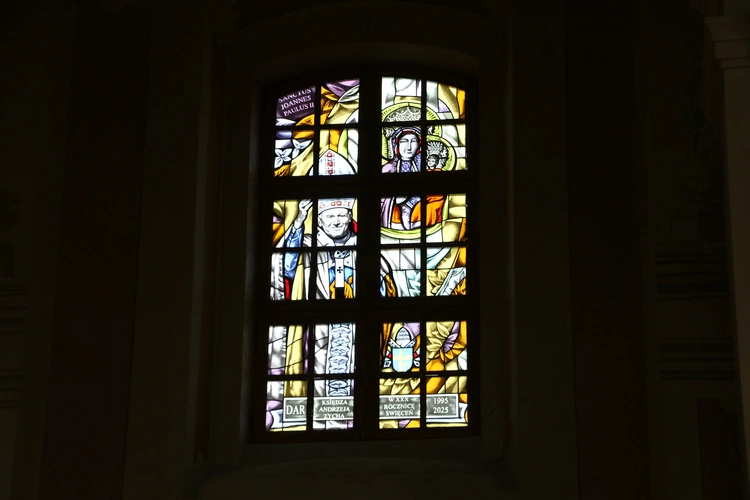 Strzegocin. Nowe witraże