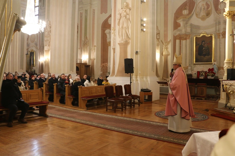 Strzegocin. Nowe witraże