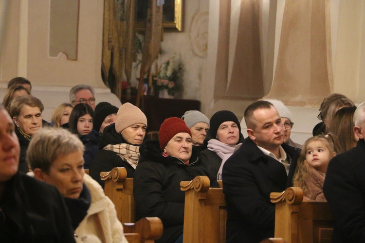 Strzegocin. Nowe witraże