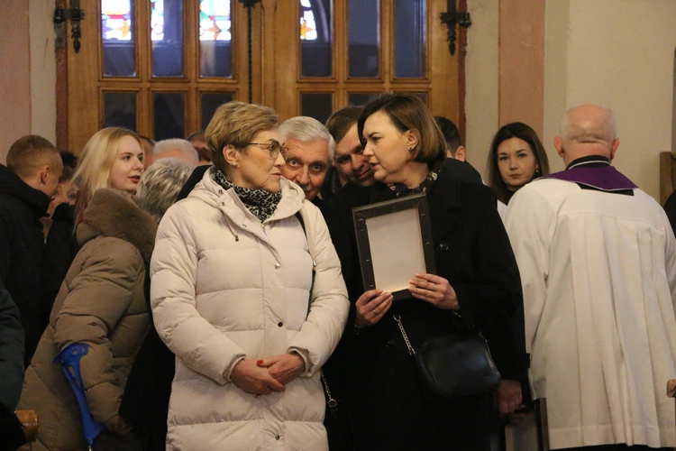 Strzegocin. Nowe witraże