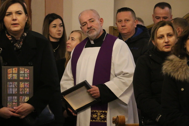 Strzegocin. Nowe witraże