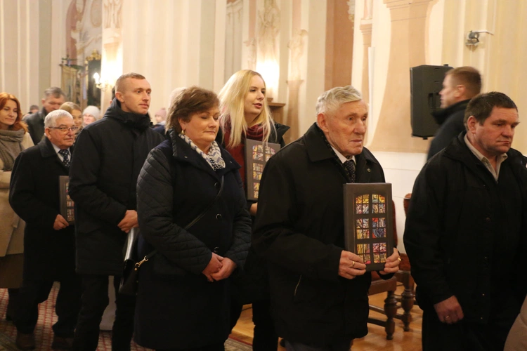 Strzegocin. Nowe witraże