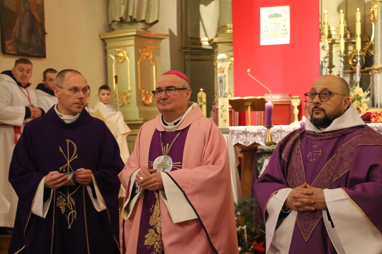 Strzegocin. Nowe witraże