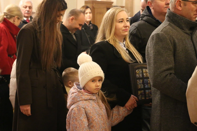 Strzegocin. Nowe witraże