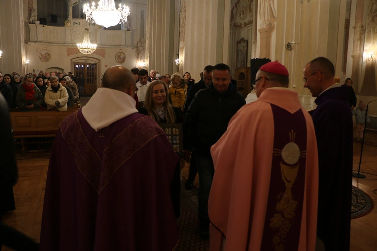 Strzegocin. Nowe witraże