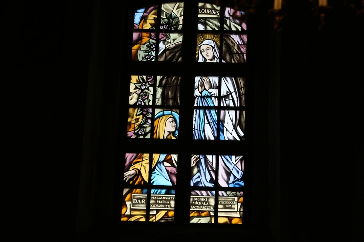 Strzegocin. Nowe witraże