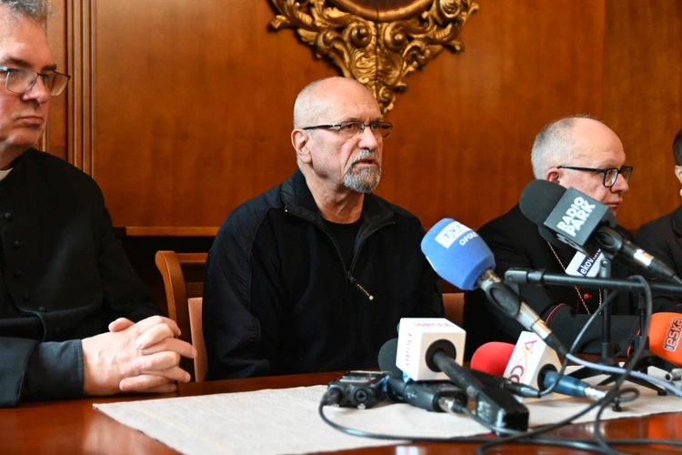 Ostatnie prace przed otwarciem katedry