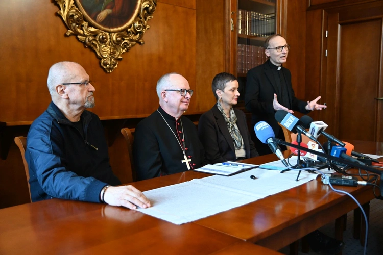 Ostatnie prace przed otwarciem katedry