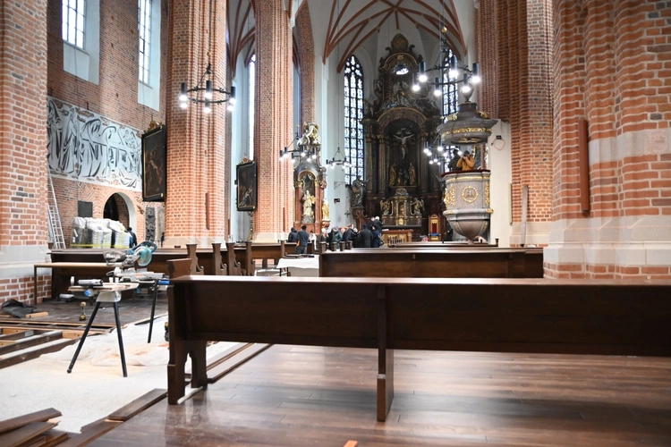 Ostatnie prace przed otwarciem katedry