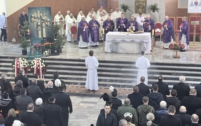 Abp Przybylski w rocznicę pacyfikacji kopalni "Wujek": Nie możemy nie być w tych miejscach, gdzie ludzie są krzywdzeni