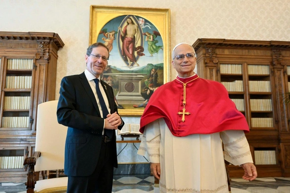 Papież i prezydent Izraela podczas spotkania twarzą w twarz