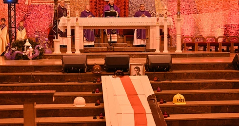 Gdynia uczciła ofiary Grudnia '70 modlitwą i milczeniem