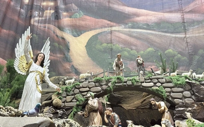 Pierwsze prace związane z budową szopki zaczynają się już w październiku.