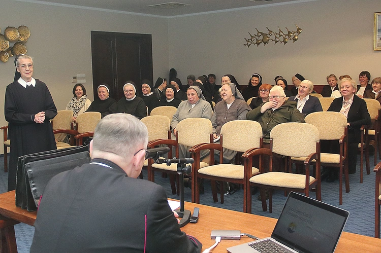 Spotkaniu opłatkowemu towarzyszyła radosna atmosfera. Podczas konferencji biskup Zadarko motywował siostry do nieustawania w formacji chrześcijańskiej i zakonnej, co zawsze stanowi proces, stąd nigdy nie przestaje się być uczniem. 