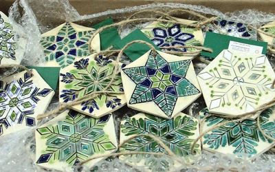 Świąteczne cuda z ceramiki i marzenie o bezpiecznej drodze. Historia WTZ z Pobiednika Małego