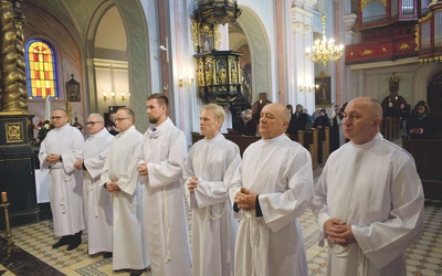 Kandydaci publicznie potwierdzili gotowość do służby przy Najświętszym Sakramencie. 