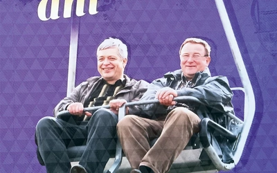  Zdjęcie z okładki pochodzi z ostatniej wyprawy do Zakopanego dwóch przyjaciół.  – Ta książka to strzał w dziesiątkę: fragmenty Ewangelii, obserwacje życiowe i świetne myśli Piotra – ocenia ks. Kowalski.