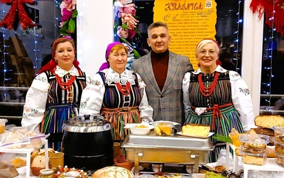 Opoczyńskie tradycje na Jarmarku Bożonarodzeniowym w Karolinie