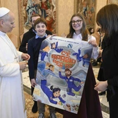 Leon XIV do młodych: zatrzymaj się, Jezus puka do twego serca!