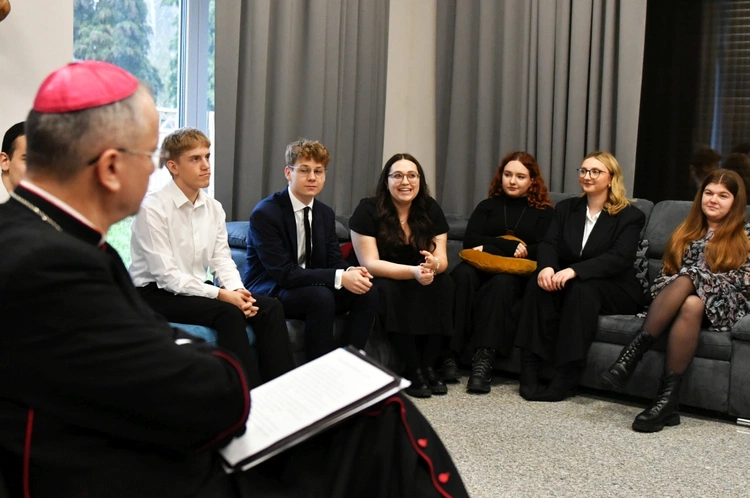 Biskup spotkał się z Młodzieżową Radą Duszpasterską w Rokitnie