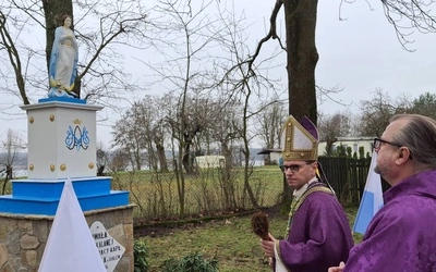 Białe k. Gostynina. Zatroskani o symbole wiary