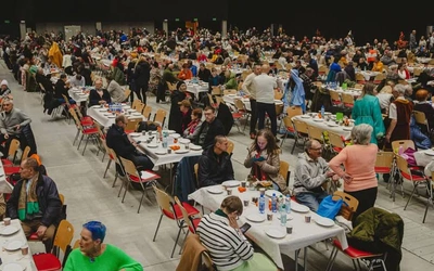 Tona karpia, tysiące pierogów i żadnej samotności przy wigilijnym stole