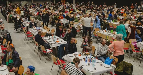 Tona karpia, tysiące pierogów i żadnej samotności przy wigilijnym stole