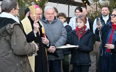 Przy stole w Wielkiej Zbrojowni 