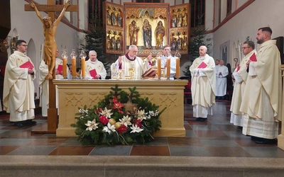 Tu jest Betlejem, nie w szopkach, nie w choinkach