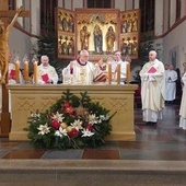 Tu jest Betlejem, nie w szopkach, nie w choinkach