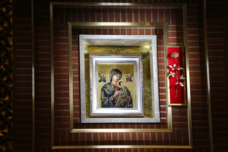 Dar serc, ołtarz patrona i sztandar