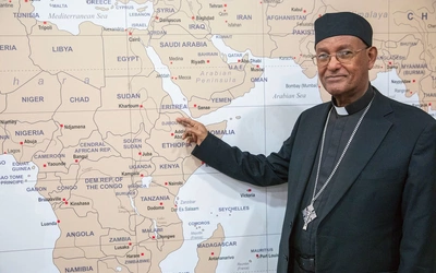 Bp Abune Tesfaselassie Medhin   biskup katolickiej eparchii Adigrat w Etiopii. Jest jednym z najważniejszych świadków wojny w Tigraju (2020–2022) – konfliktu, w którym zginęło ponad milion osób. Nie opuścił swojej diecezji. Przez dwa lata trwał w oblężeniu, był świadkiem masakr, głodu i zbrodni.