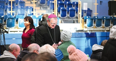  Abp Wojda złożył gościom życzenia.