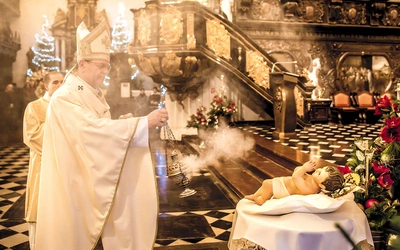  Tradycyjnej nocnej liturgii przewodniczył metropolita gdański.