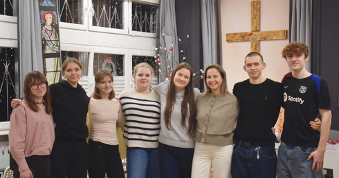  Część grupy, która odpowiedziała na zaproszenie bp. Piotra Przyborka, zachęcającego do podjęcia wyzwania i wyruszenia w trasę.