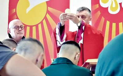 Bp Roman Pindel przewodniczył Mszy św. w kaplicy Zakładu Karnego w Cieszynie. 