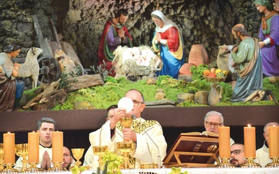 Metropolita katowicki sprawował Eucharystię o północy wraz z miejscową wspólnotą franciszkanów.