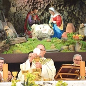 Metropolita katowicki sprawował Eucharystię o północy wraz z miejscową wspólnotą franciszkanów.