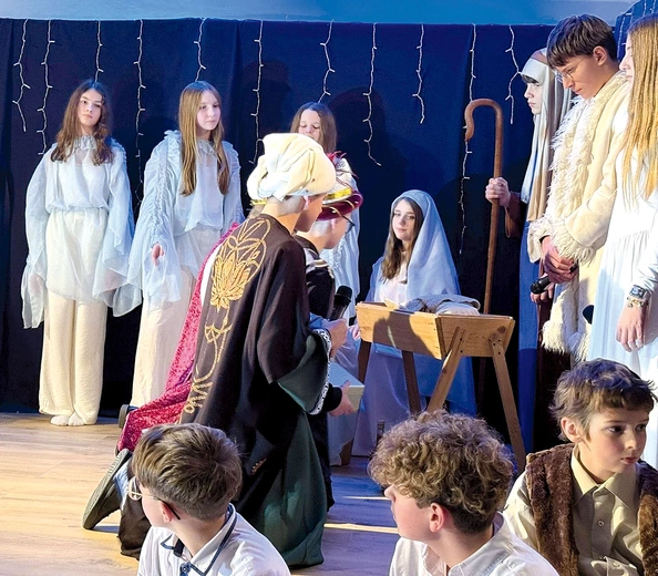 Podczas przedstawienia w „klasyku”  Trzej Królowie oddali hołd Dziecięciu.