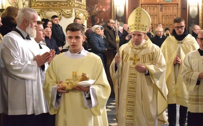 W noc Bożego Narodzenia sandomierska katedra wypełniła się modlitwą i śpiewem.