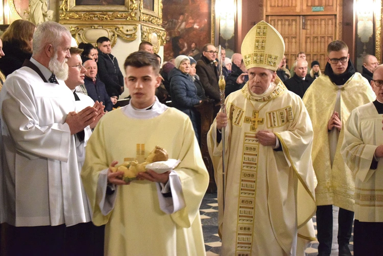 W noc Bożego Narodzenia sandomierska katedra wypełniła się modlitwą i śpiewem.