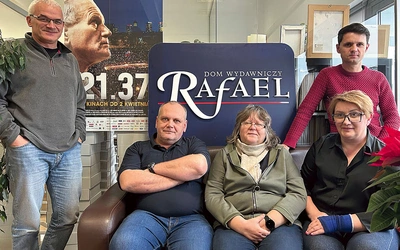 Zarząd grupy Rafael (od lewej): Tomasz Balon-Mroczka, Przemysław Wręźlewicz, Halina Marchut, Jolanta Kozakiewicz i Andrzej Sobczyk dba, by założona misja była realizowana w twórczy sposób.