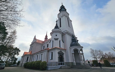 Widok na kościół od strony  Alei Jana Pawła II.