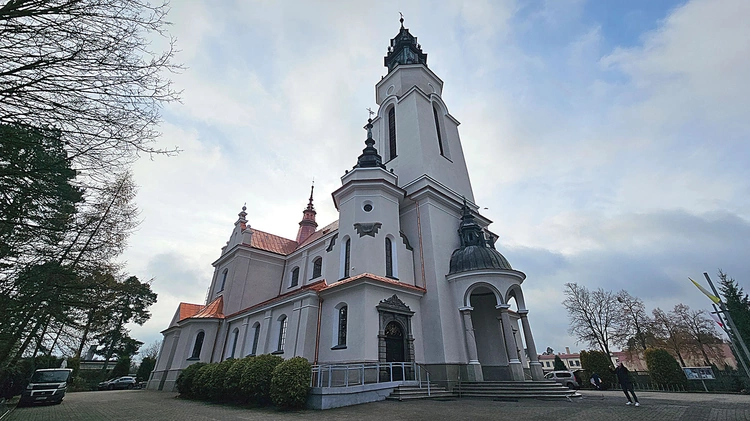 Widok na kościół od strony  Alei Jana Pawła II.