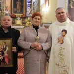 Łękawica. Rozpoczęcie peregrynacji relikwii i obrazu błogosławionej rodziny Ulmów w domach parafian