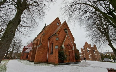 Łękawica. Rozpoczęcie peregrynacji relikwii i obrazu błogosławionej rodziny Ulmów w domach parafian