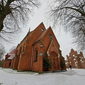 Łękawica. Rozpoczęcie peregrynacji relikwii i obrazu błogosławionej rodziny Ulmów w domach parafian