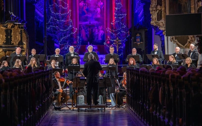 Bóg się rodzi, moc truchleje!