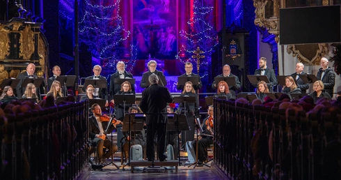 Bóg się rodzi, moc truchleje!