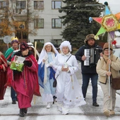 Członkowie Akcji Katolickiej w Lisiej Górze kolędują po domach parafian